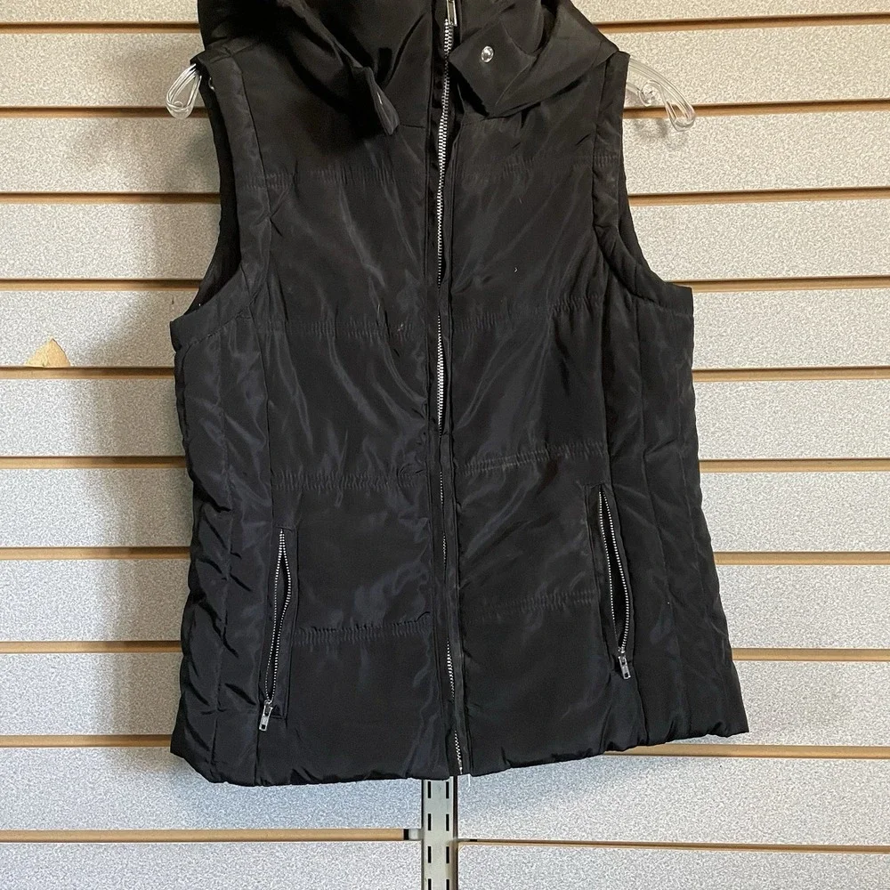 The Zenana Small Black Hooded Vest  Full Zip Pockets‎